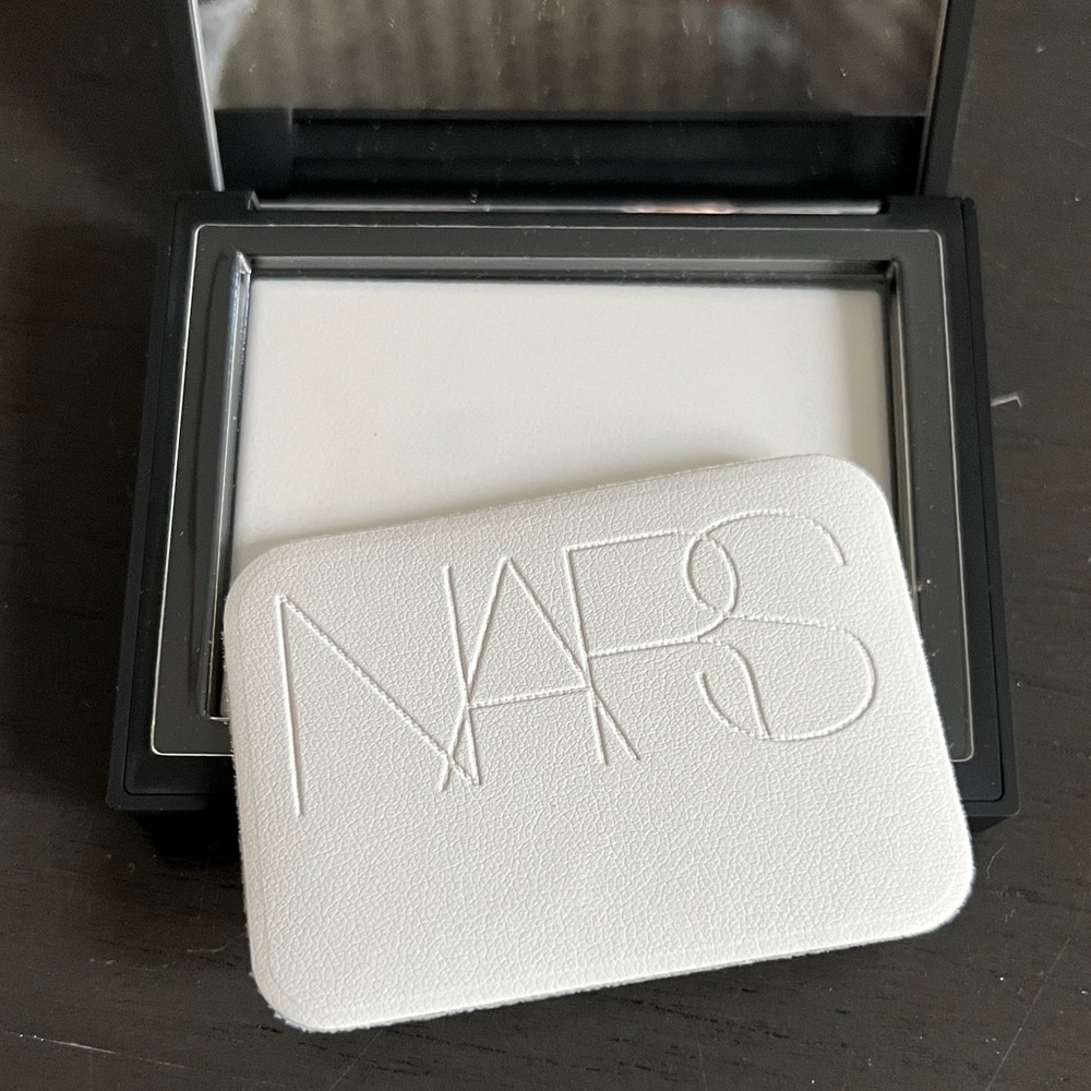 NARS Light Reflecting Pressed Setting Powder - Crystal